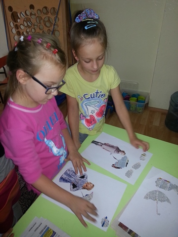 Dwie uczennice podczas wykonywania prac plastycznych. 