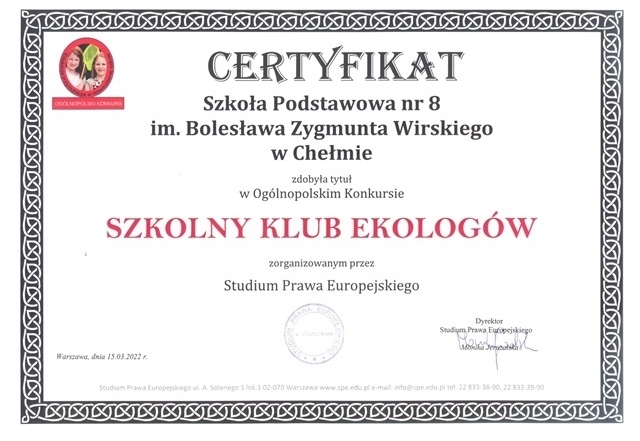 Zdjęcie przedstawia certyfikat przyznający Szkole Podstawowej nr 8 w Chełmie tytuł w Ogólnopolskim Konkursie „Szkolny Klub Ekologów”.
